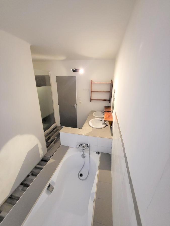 Maison 3 Chambres Avec Piscine Couverte Lespignan Екстериор снимка
